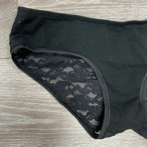 NWT Victoria’s Secret Low Rise Hiphugger Cotton Panty Ruched Lace Back Black S - Picture 2 of 13